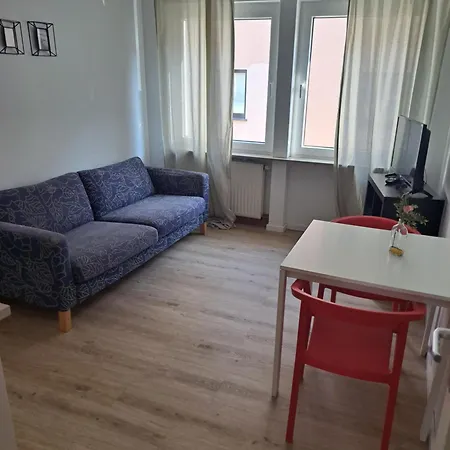 Zigzag Apartments *